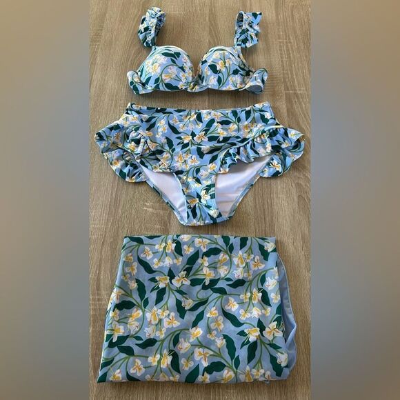 NWOT … Floral Ruffle “Size: M” 3 Piece Bikini Set - Picture 1 of 3
